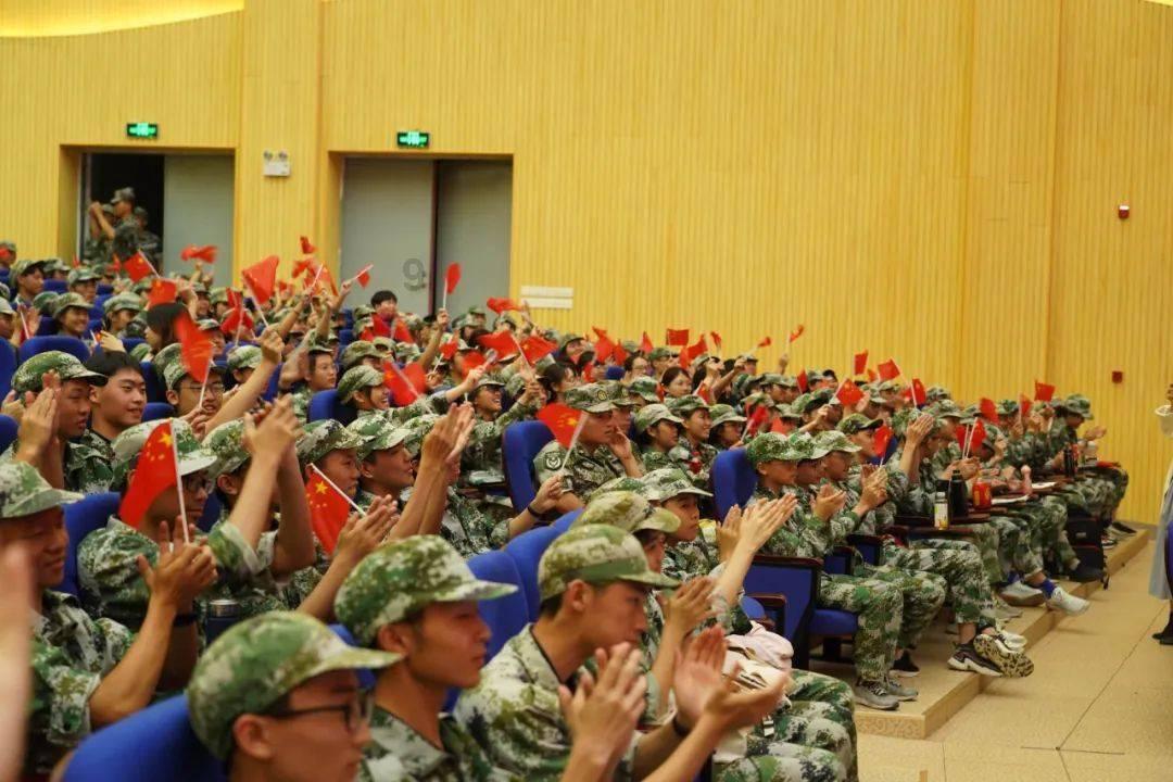 问界M9交付倒计时!华为品质保驾护航,科技旗舰引爆期待!