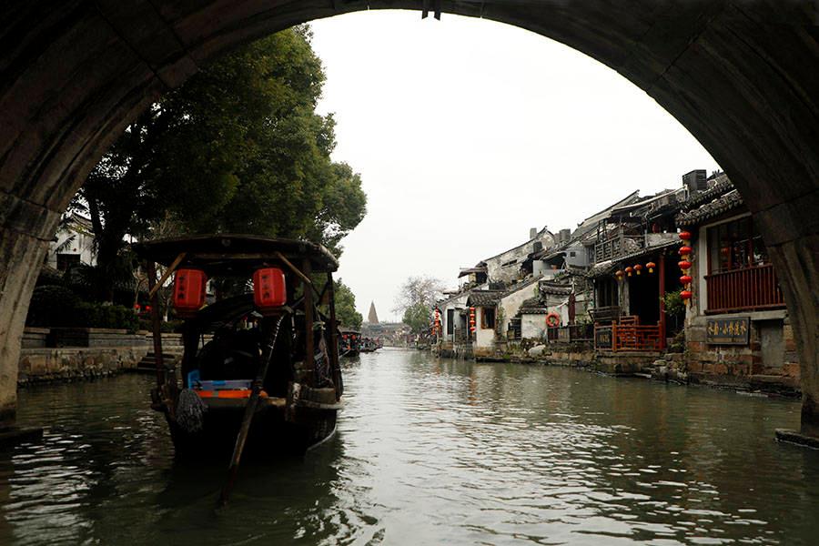 1月18日,黑龙江哈尔滨。“水浒好汉”现身哈尔滨中央大街,网友:山东上大分!